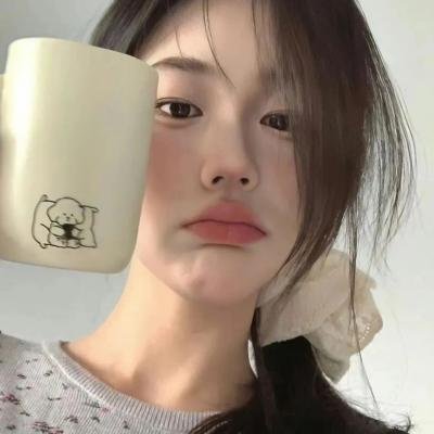 泳池里的男孩